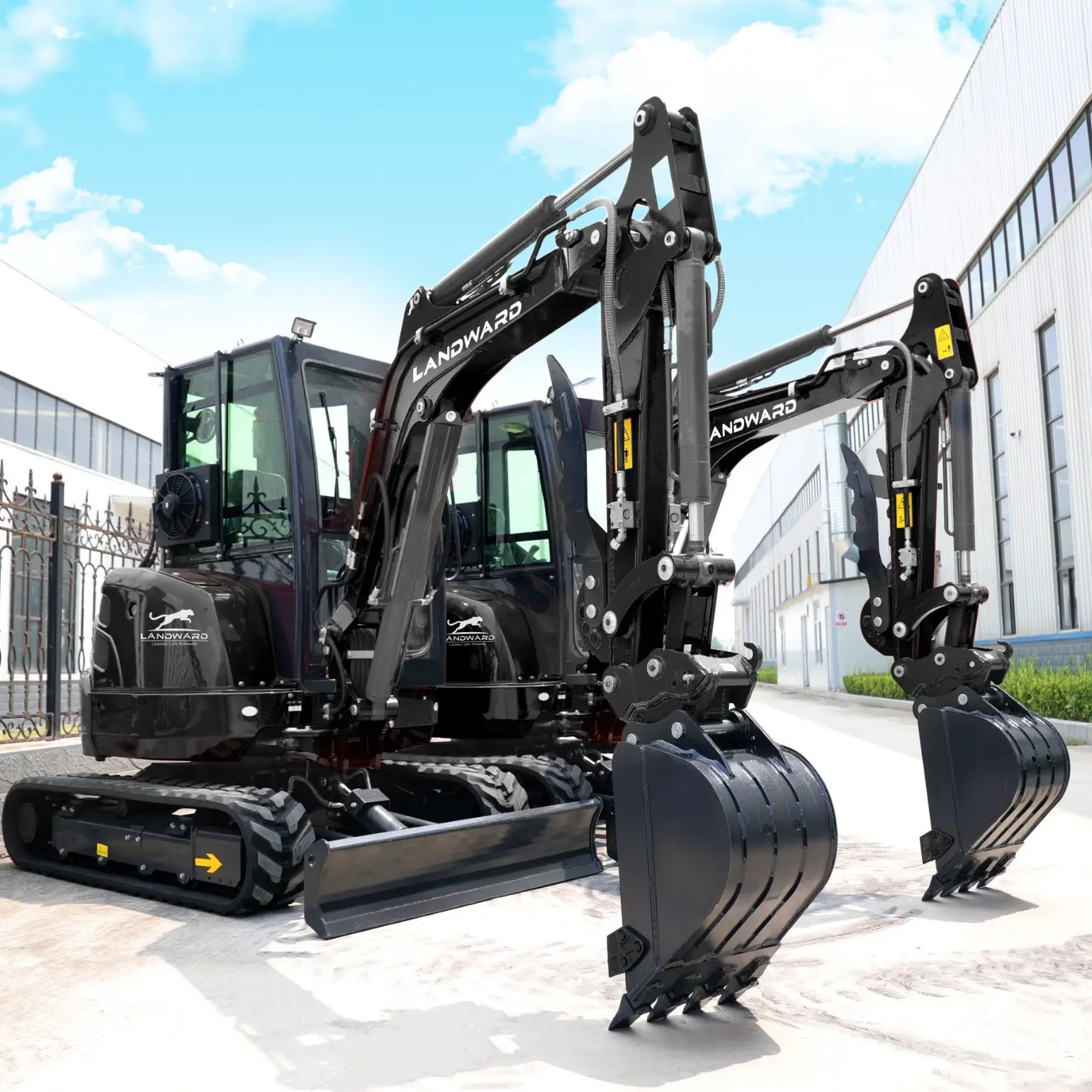 Mini Excavadora 3,5 T · Controles Piloto